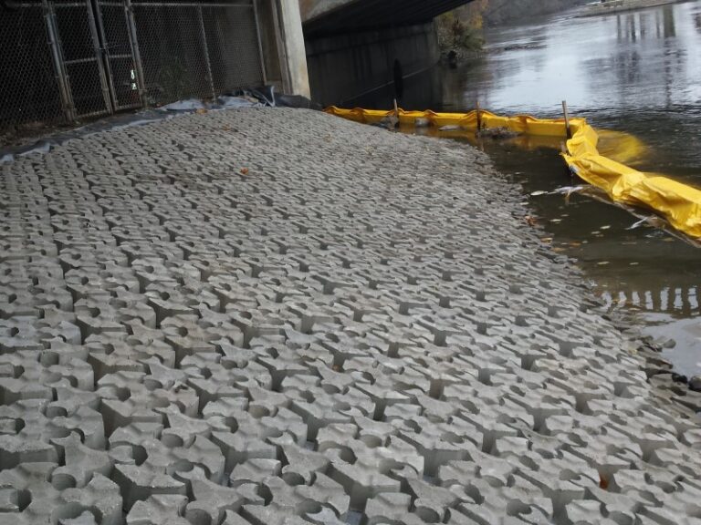 Trilock River Bank 800